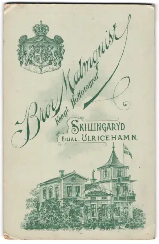 Fotografie Bror Malmquist, Skillingaryd, Ansicht Skillingaryd, Blick auf das Atelierhaus nebst kgl. Wappen