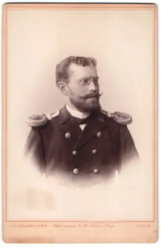 Fotografie J. C. Schaarwächter, Berlin, Offizier der Kaiserlichen Marine in Uniform mit Epauletten