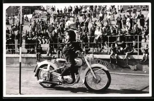 Foto-AK Motorrad Puch mit Kennzeichen L 31-192 beim Geschicklichkeitsfahren 1953