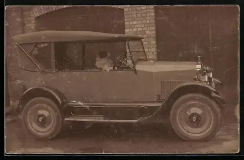 Foto-AK Auto Durant mit einklappbarem Verdeck und Hund am Steuer