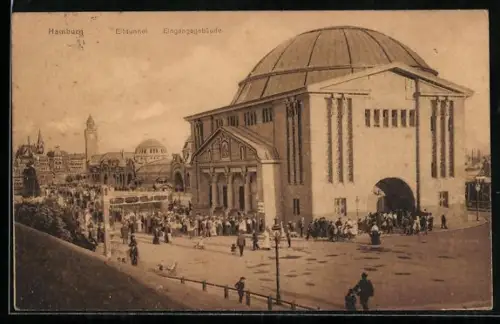 AK Hamburg-St. Pauli, Elbtunnel, Eingangs-Gebäude mit Passanten