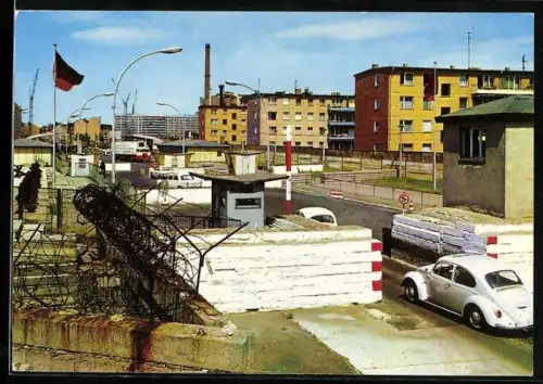 AK Berlin, Mauer mit Grenzübergang in der Heinrich-Heine-Strasse