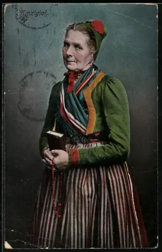 AK Alte schwarzwälder Frau trägt eine volkstypische Tracht aus dem Kinzigtal