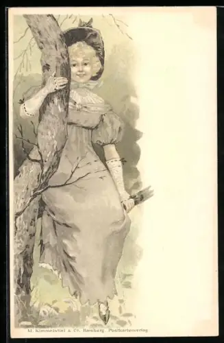 AK Schöne junge Dame im Kleid mit Hut sitzt auf einem Ast