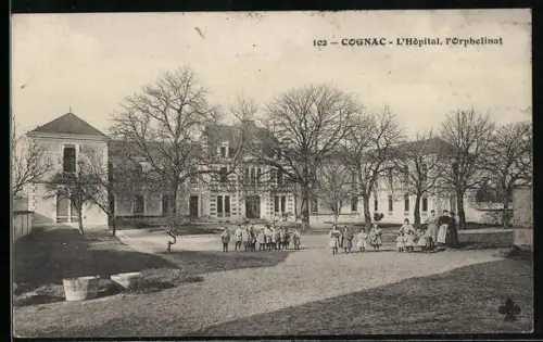 AK Cognac, L`Hôpital, l`Orphelinat et les enfants dans la cour