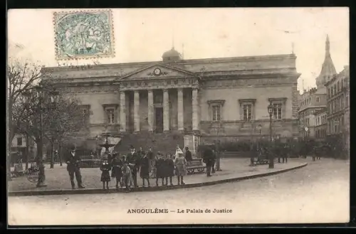 AK Angoulême, Le Palais de Justice et la place animée devant
