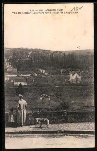 AK Angoulême, Vue du Rempart Laferrière sur la Vallée de l`Anguienne