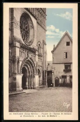 AK Thouars /Deux-Sèvres, Facade de l`Église St-Médard et Hostellerie Au bon St-Médard