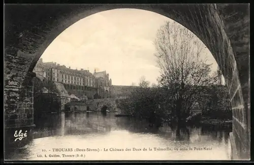 AK Thouars /Deux-Sèvres, Le Château des Ducs de la Trémoïlle, vu sous le Pont-Neuf