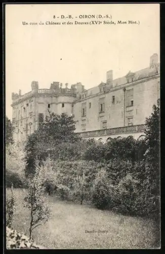 AK Oiron /D.-S., Un coin du Château et des Douves, XVIe Siècle, Mon Hist.