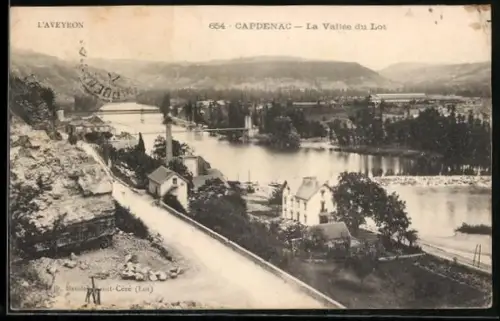 AK Capdenac, La Vallée du Lot avec vue sur le pont et les paysages environnants