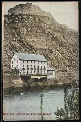 AK Le Rozier, Les Gorges du Tarn et bâtiment au bord de la rivière