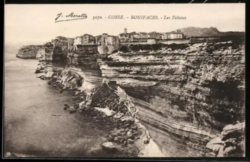 AK Bonifacio, Les Falaises
