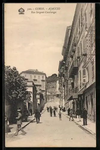 AK Ajaccio /Corse, Rue Sergent-Casalunga animée avec passants et immeubles
