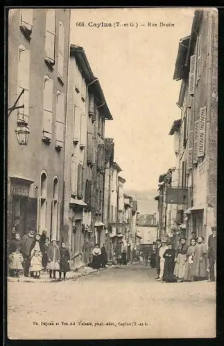 AK Caylus /T.-et-G., Rue Droite animée avec habitants et commerces