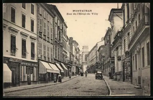 AK Montauban, Rue de l`Hôtel-de-Ville avec boutiques et voitures anciennes