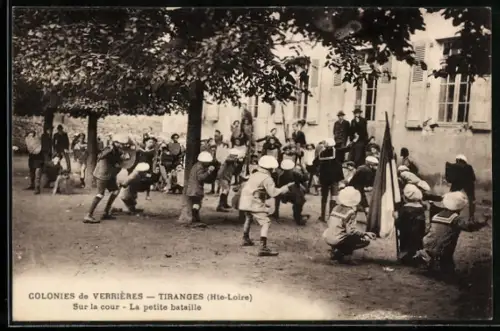 AK Tiranges /Hte-Loire, Verrières, Sur la cour, La petite bataille