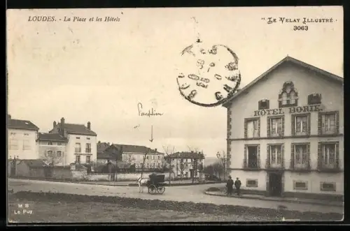 AK Loudes /Velay, La Place et les Hôtels