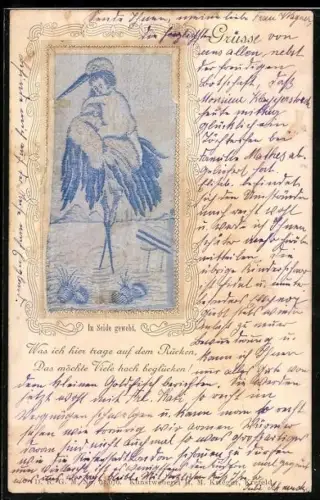 Seiden-AK Storch trägt ein Baby auf dem Rücken