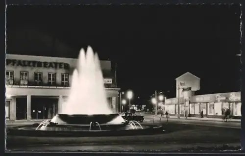 AK Kaiserslautern, Pfalztheater, Brunnen bei Nacht