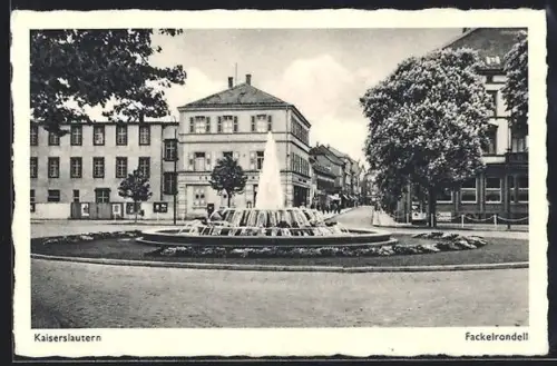 AK Kaiserslautern, Fackelrondell, Brunnen, Platzansicht