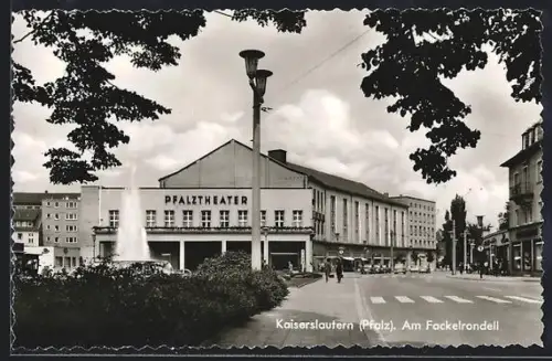 AK Kaiserslautern /Pfalz, Pfalztheater, Am Fackelrondell, Brunnen