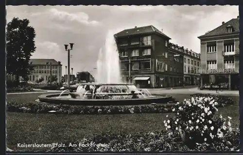 AK Kaiserslautern /Pfalz, Am Fackelrondell, Springbrunnen, Geschäftshäuser