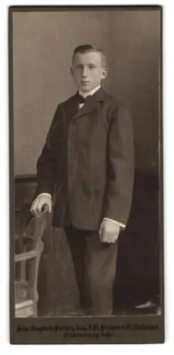 Fotografie Jean Baptiste Feilner, Oldenburg, Rosenstrasse 29, Junge im Anzug