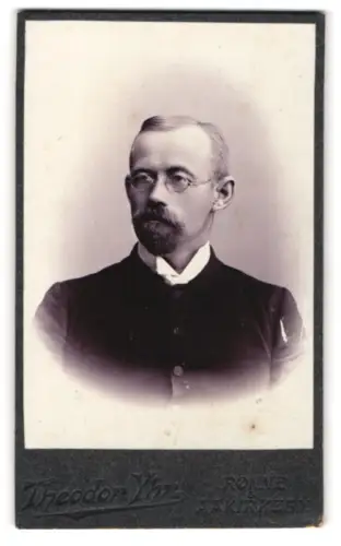 Fotografie Theodor Yhr, Rønne, Porträt eines Mannes mit Brille