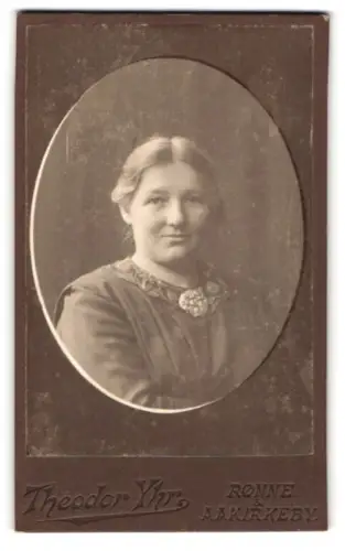Fotografie Theodor Yhr, Rønne, Porträt einer Frau