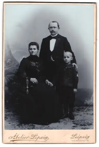Fotografie Atelier Lipsia, Leipzig, Thomasring 15, Familienporträt mit drei Personen