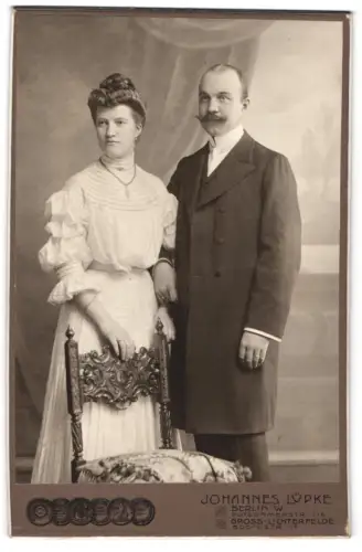 Fotografie Johannes Lüpke, Berlin, Potsdamerstr. 116, Porträt eines eleganten Paares