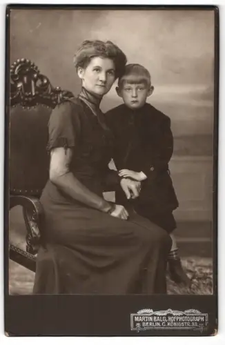 Fotografie Martin Balg, Berlin, Königstrasse 33, Porträt einer Frau mit Kind