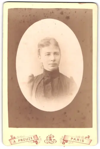 Fotografie A. Prouzet, Paris, Boulevard Sébastopol 17, Porträt einer Frau