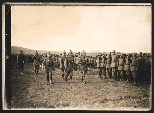 Fotografie Grossherzog Ernst Ludwig von Hessen und bei Rhein in Uniform mit Gefolge