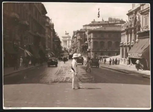 Fotografie unbekannter Fotograf, Ansicht Rom, Verkehrspolizist auf der Via Nationale