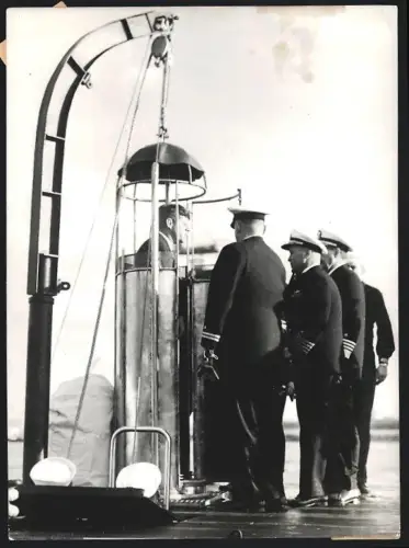 Fotografie Belga, Bruxelles, Präsident John. F. Kennedy an Bord des U-Boot USS Edison