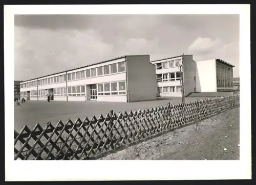 Fotografie Ansicht Wolfen, Grundschule in der Anhaltinersiedlung