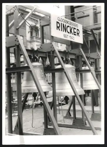 Fotografie Ansicht Sinn, Glocken im Gestell, Glockengiesserei Rincker