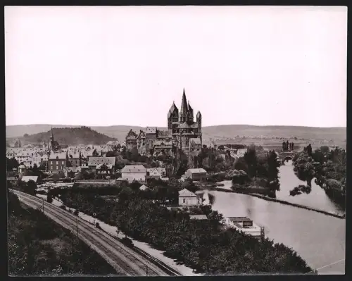Fotografie Ansicht Limburg / Lahn, Bahngleise mit Blick zur Stadt und Dom