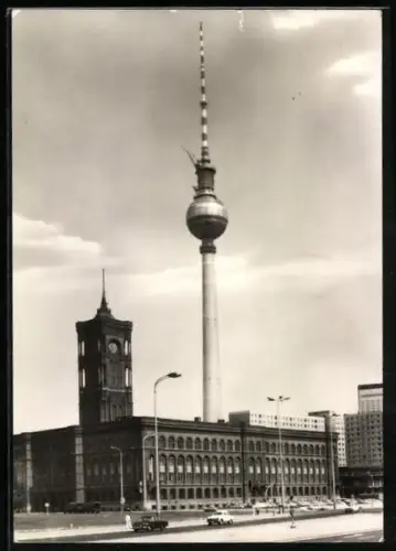 AK Berlin, Rotes Rathaus mit Fernseh- und Ukw-Turm der Deutschen Post