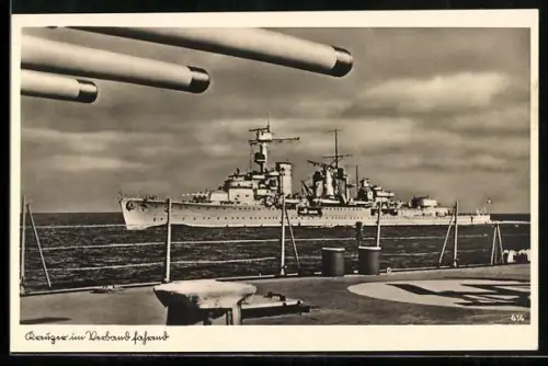 AK Kreuzer der Kriegsmarine im Verband fahrend