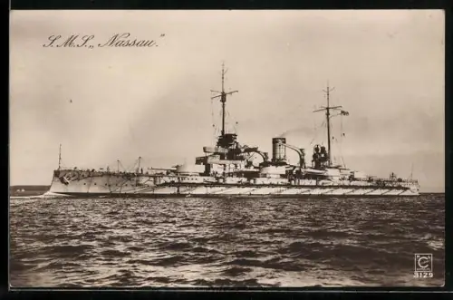AK Kriegsschiff S.M.S. Nassau mit langsamer Fahrt in Küstennähe