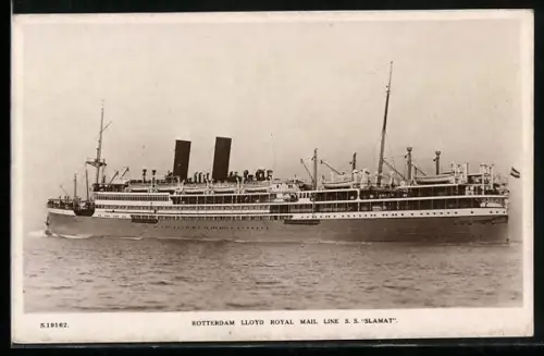 AK S.S. Slamat of the Rotterdam Lloyd Royal Mail Line underway, Passagierschiff