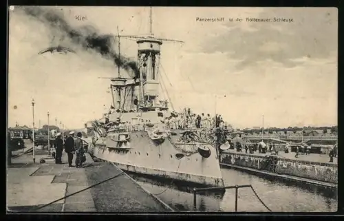 AK Kiel, Panzerschiff in der Holtenauer Schleuse, Kriegsschiff