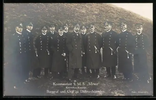 AK Kommandant der S. M. S. Möwe, Korvetten-Kapitän, Burggraf und Graf zu Dohna-Schlodien mit Offizieren