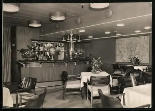 AK FDGB-Urlauberschiff MS Völkerfreundschaft, Blick in die Bar, Passagierschiff