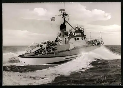 AK Seenotrettungskreuzer H. H. Meier der DGzRS mit Tochterboot hohe Fahrt laufend
