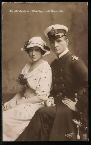 AK Kapitänleutnant Otto Weddigen mit Gemahlin, Kmdt. von U-Boot U-9, mit Pour le Mérite und EK I 1914