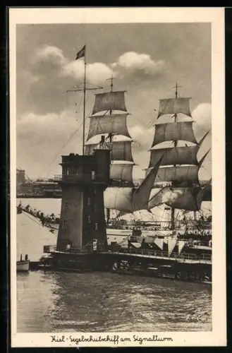 AK Kiel, Segelschulschiff der Kriegsmarine am Signalturm